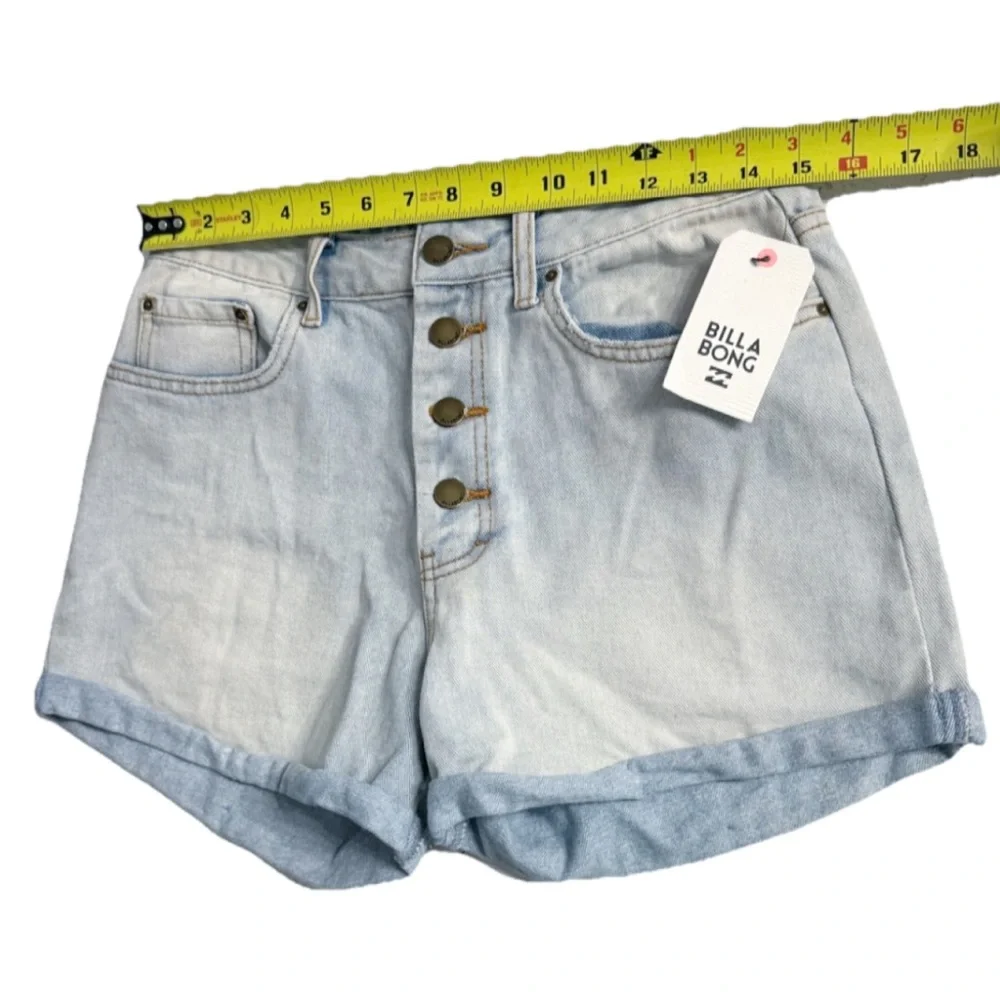 Billabong Women’s High Tide Boyfriend Denim Shorts Size 30 Light Wash Button Fly - Picture 6 of 9